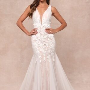 Exceptional Vow White Tulle Lace Applique Mermaid Maxi Dress